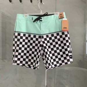 Van’s board shorts sz 32. 4 way strech.